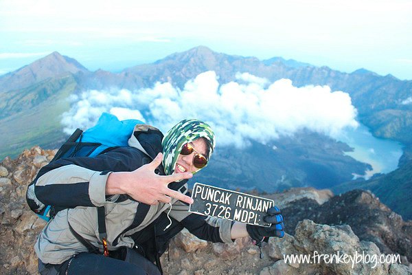 Pendakian Rinjani 3726 mdpl dari Senaru ke Sembalun