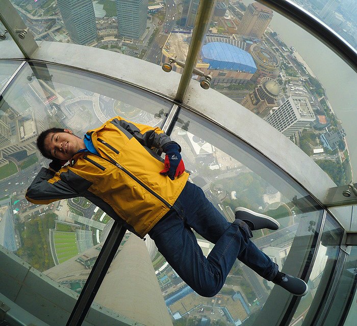 Lantai-Kaca-Glass-Floor-Oriental-Pearl-Tower.jpg